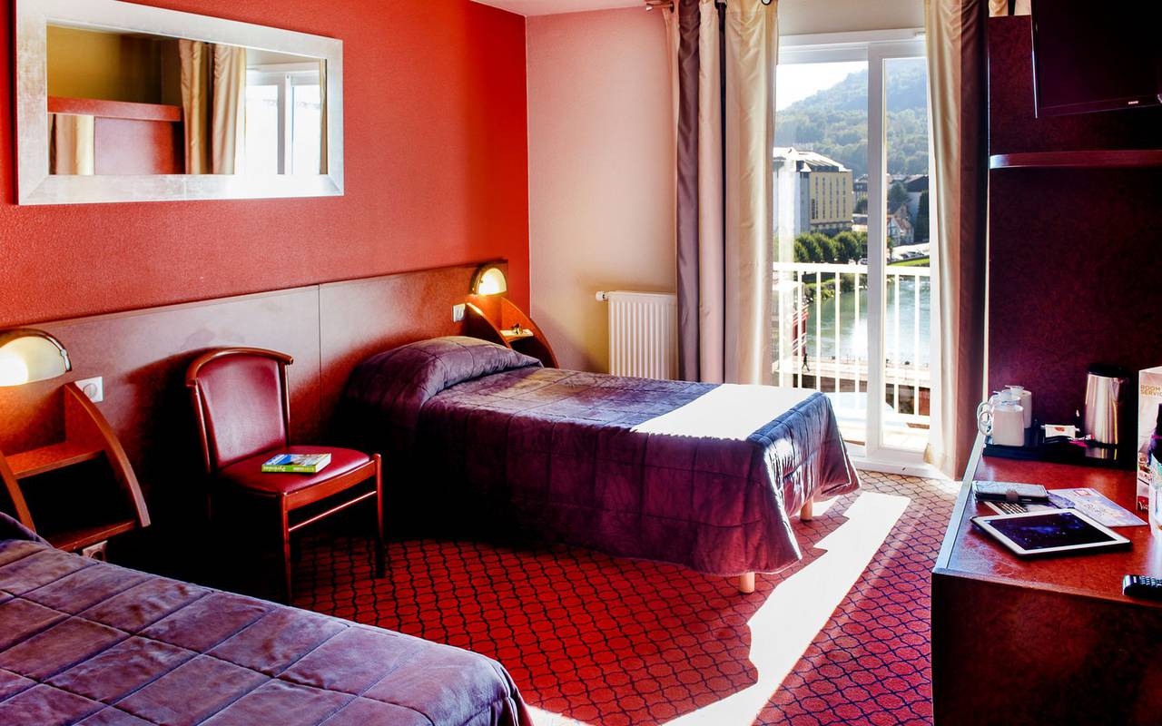 Two single beds with plenty of room in the room for people with reduced mobility, places to stay in lourdes, hotel La Solitude.